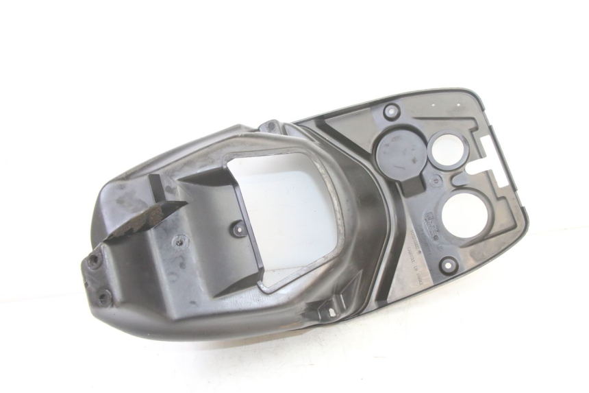 photo de KUFER POD SIEDZENIEM PEUGEOT VIVACITY 50 (2004 - 2009) - Stan powierzchni