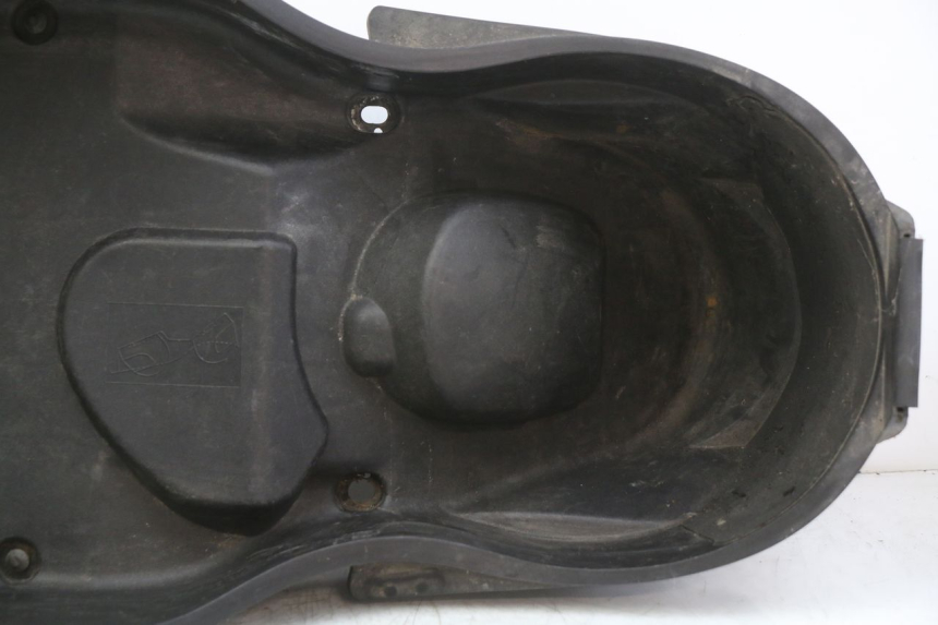 photo de KUFER POD SIEDZENIEM YAMAHA XMAX X-MAX 125 (2006 - 2009) - Zbliżenie techniczne