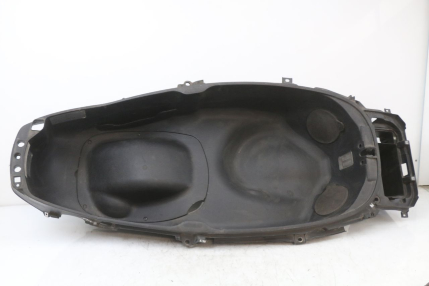 photo de KUFER POD SIEDZENIEM PIAGGIO X10 125 (2012 - 2017) - Zoom stanu zużycia