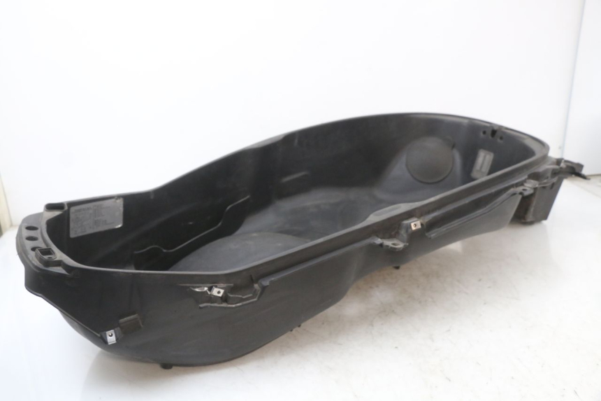 photo de KUFER POD SIEDZENIEM PIAGGIO X10 125 (2012 - 2017) - Inny kąt widzenia