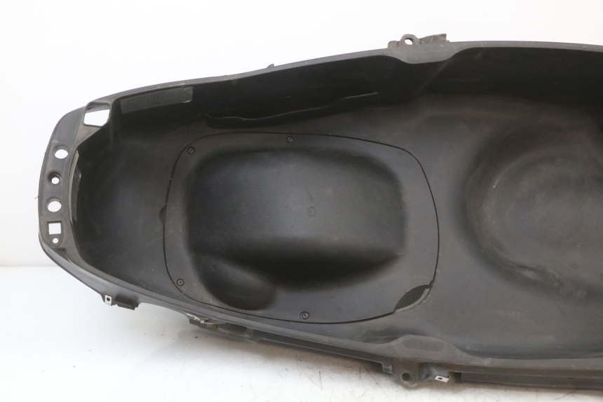 photo de KUFER POD SIEDZENIEM PIAGGIO X10 125 (2012 - 2017) - Oznaczenia i referencje