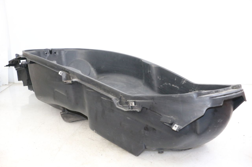 photo de KUFER POD SIEDZENIEM PIAGGIO X10 125 (2012 - 2017) - Widok ogólny