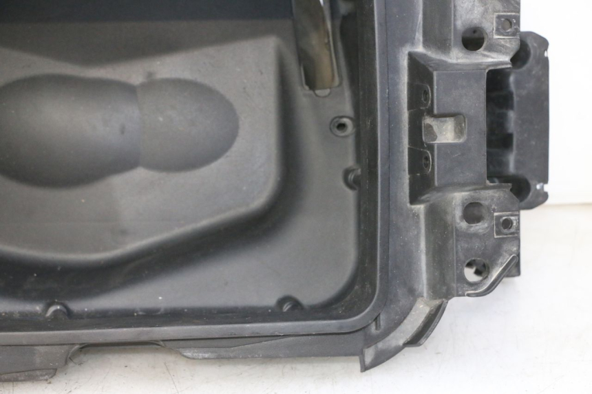 photo de KUFER POD SIEDZENIEM PIAGGIO X9 EVOLUTION 125 (2003 - 2007) - Szczegóły charakterystyczne