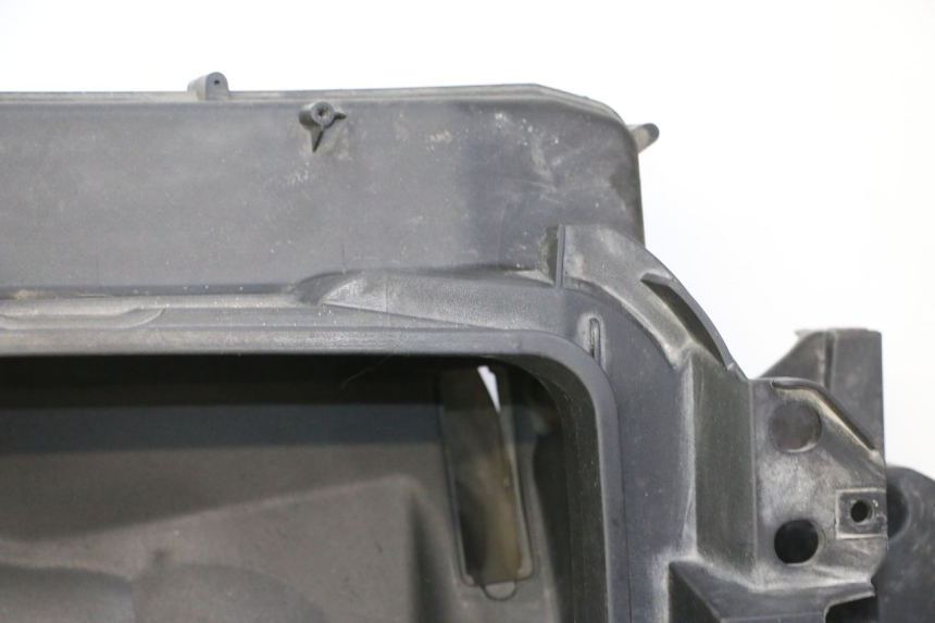 photo de KUFER POD SIEDZENIEM PIAGGIO X9 EVOLUTION 125 (2003 - 2007) - Zbliżenie komponentów