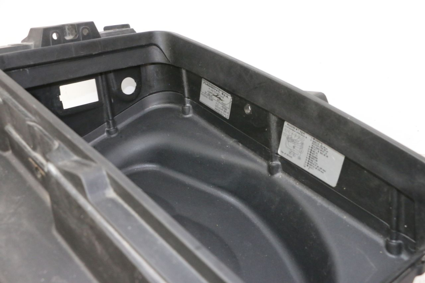 photo de KUFER POD SIEDZENIEM PIAGGIO X9 EVOLUTION 125 (2003 - 2007) - Zoom stanu zużycia