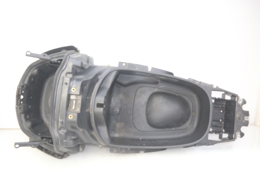 photo de KUFER POD SIEDZENIEM PIAGGIO XEVO - X EVO 125 (2007 - 2017) - Widok główny