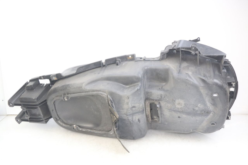 photo de KUFER POD SIEDZENIEM PIAGGIO XEVO - X EVO 125 (2007 - 2017) - Zbliżenie techniczne