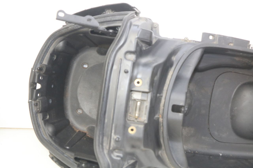 photo de KUFER POD SIEDZENIEM PIAGGIO XEVO - X EVO 125 (2007 - 2017) - Punkty mocowania