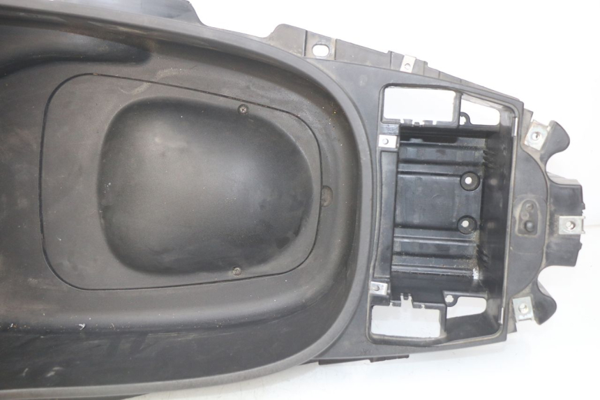 photo de KUFER POD SIEDZENIEM PIAGGIO XEVO - X EVO 125 (2007 - 2017) - Stan powierzchni