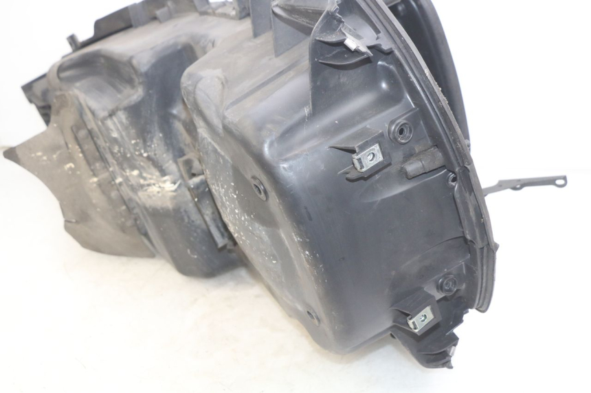 photo de KUFER POD SIEDZENIEM PIAGGIO XEVO - X EVO 125 (2007 - 2017) - Szczegół części