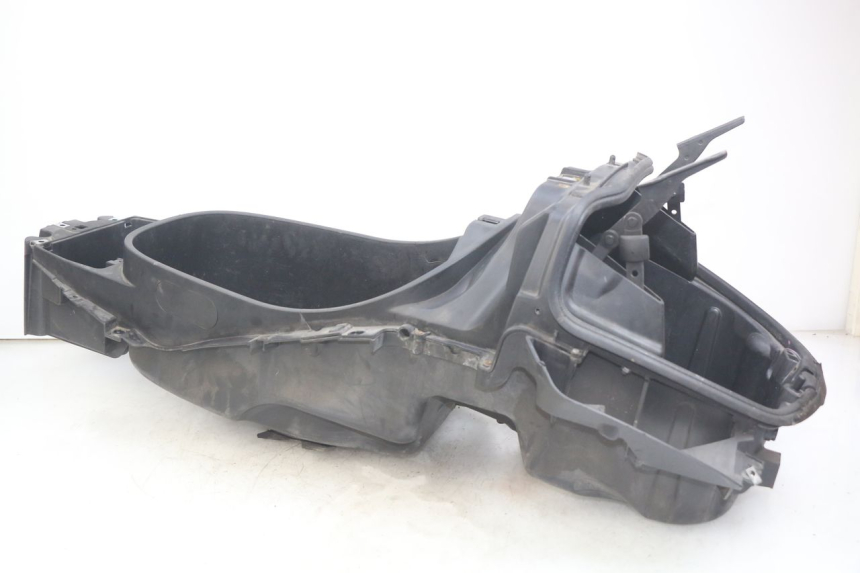 photo de KUFER POD SIEDZENIEM PIAGGIO XEVO - X EVO 125 (2007 - 2017) - Zbliżenie techniczne