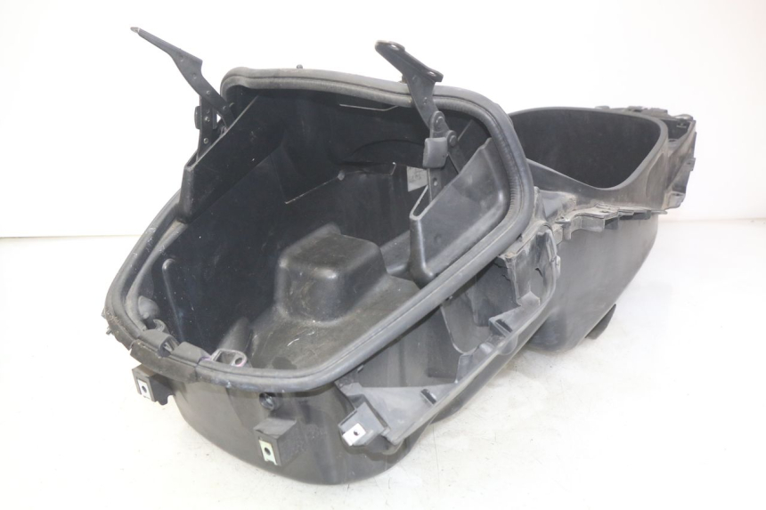 photo de KUFER POD SIEDZENIEM PIAGGIO XEVO - X EVO 125 (2007 - 2017) - Widok ogólny