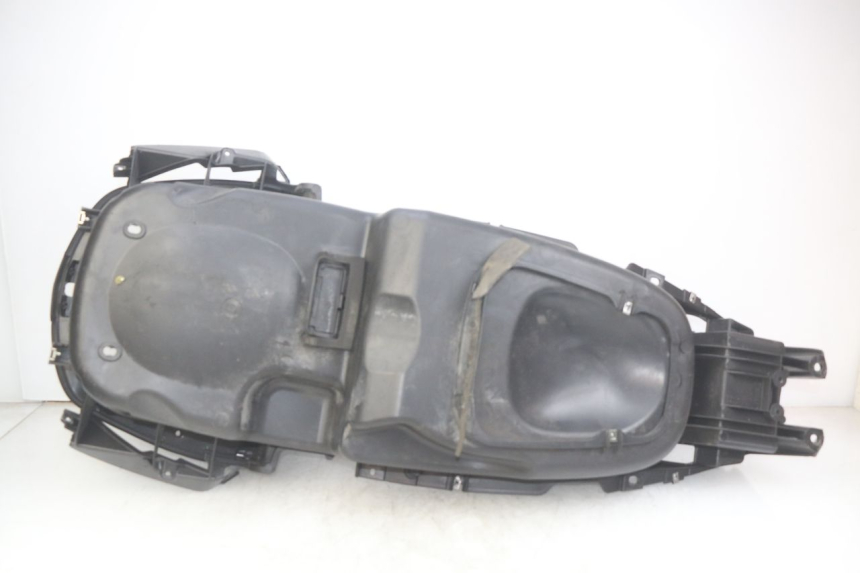 photo de KUFER POD SIEDZENIEM PIAGGIO XEVO - X EVO 125 (2007 - 2017) - Szczegół części