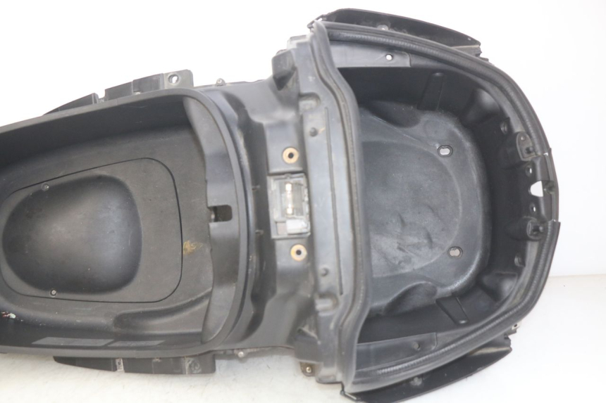 photo de KUFER POD SIEDZENIEM PIAGGIO XEVO - X EVO 125 (2007 - 2017) - Widok ogólny