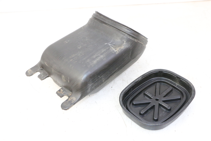 photo de KUFER POD SIEDZENIEM YAMAHA YFM GRIZZLY 550 (2008 - 2015) - Zbliżenie techniczne