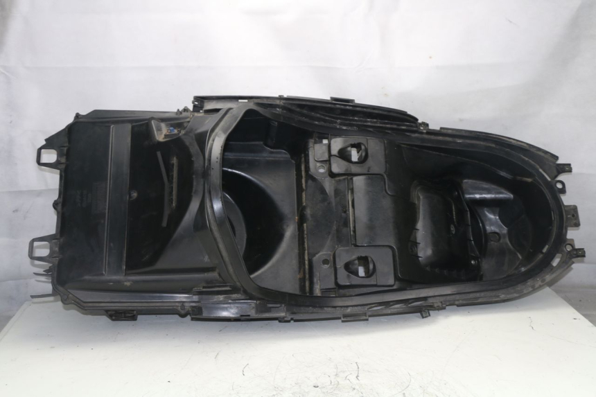 photo de KUFER POD SIEDZENIEM YAMAHA YP MAJESTY ABS 400 (2007 - 2009) - Inny kąt widzenia