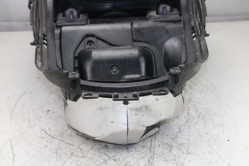 photo de KUFER POD SIEDZENIEM YAMAHA YP MAJESTY ABS 400 (2007 - 2009) - Zbliżenie techniczne