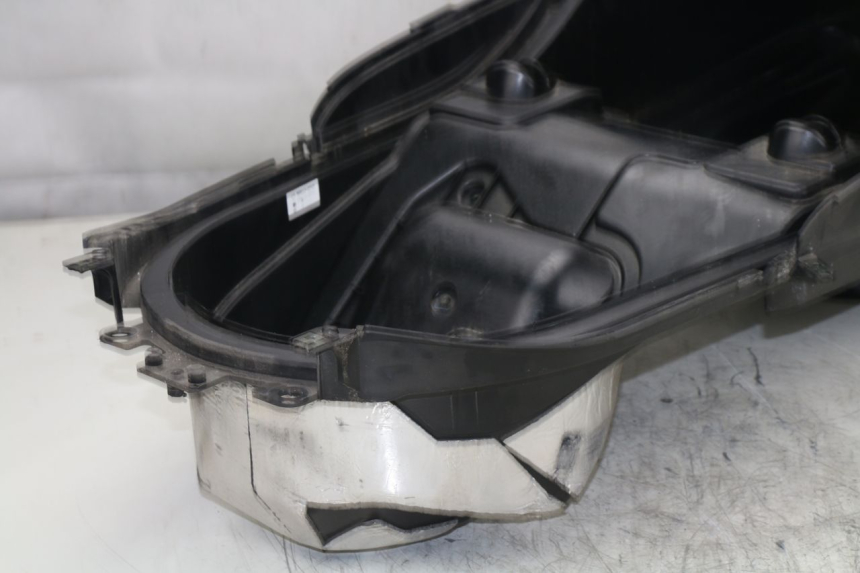 photo de KUFER POD SIEDZENIEM YAMAHA YP MAJESTY ABS 400 (2007 - 2009) - Stan powierzchni