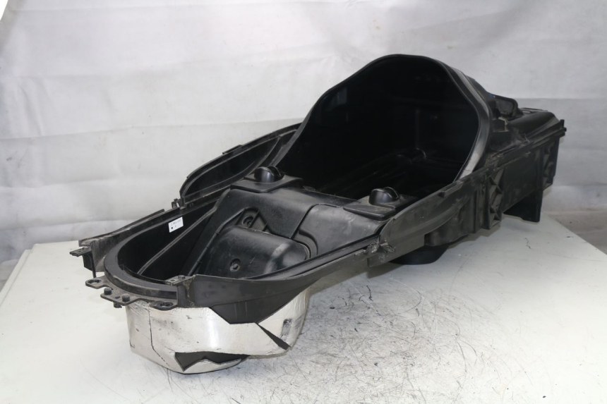 photo de KUFER POD SIEDZENIEM YAMAHA YP MAJESTY ABS 400 (2007 - 2009) - Oznaczenia i referencje