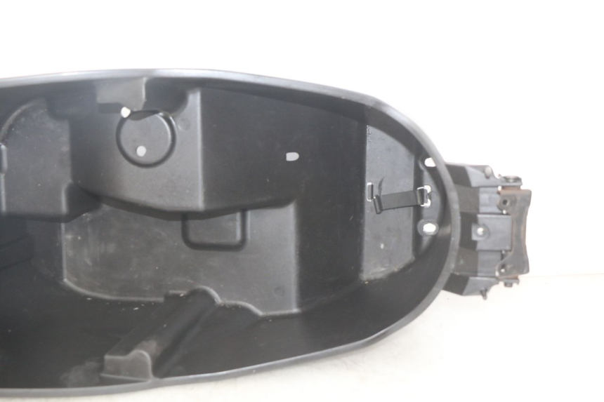 photo de KUFER POD SIEDZENIEM YAMAHA YP MAJESTY 125 (2007 - 2010) - Widok ogólny