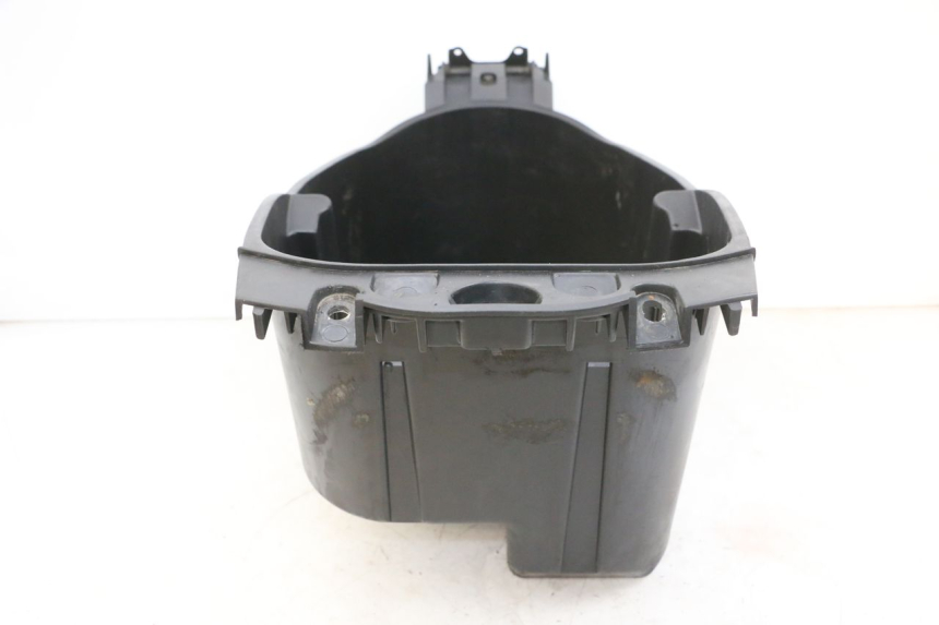 photo de KUFER POD SIEDZENIEM YAMAHA YP MAJESTY 125 (2002 - 2006) - Stan powierzchni