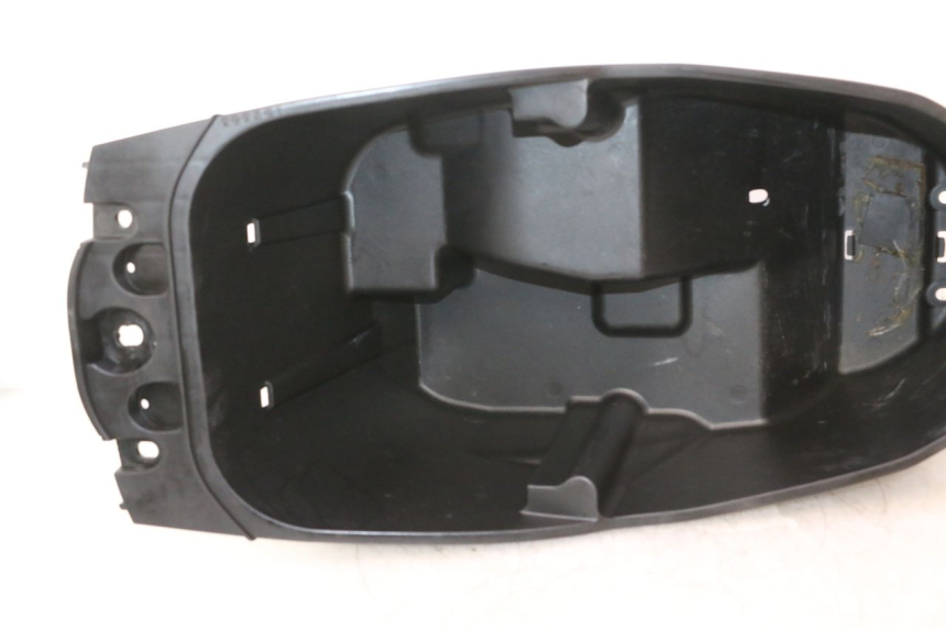 photo de KUFER POD SIEDZENIEM YAMAHA YP MAJESTY 125 (1998 - 2001) - Inny kąt widzenia