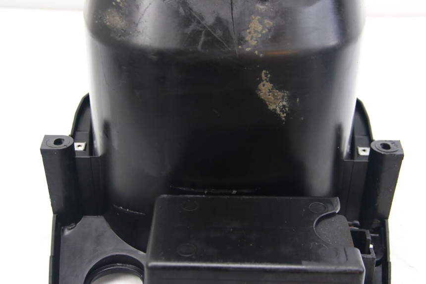 photo de KUFER POD SIEDZENIEM PIAGGIO ZIP 2T 50 (2009 - 2019) - Zbliżenie komponentów