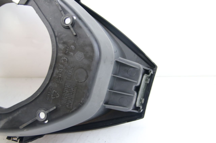photo de KUFER POD SIEDZENIEM PIAGGIO ZIP 2T 50 (2009 - 2019) - Zbliżenie komponentów