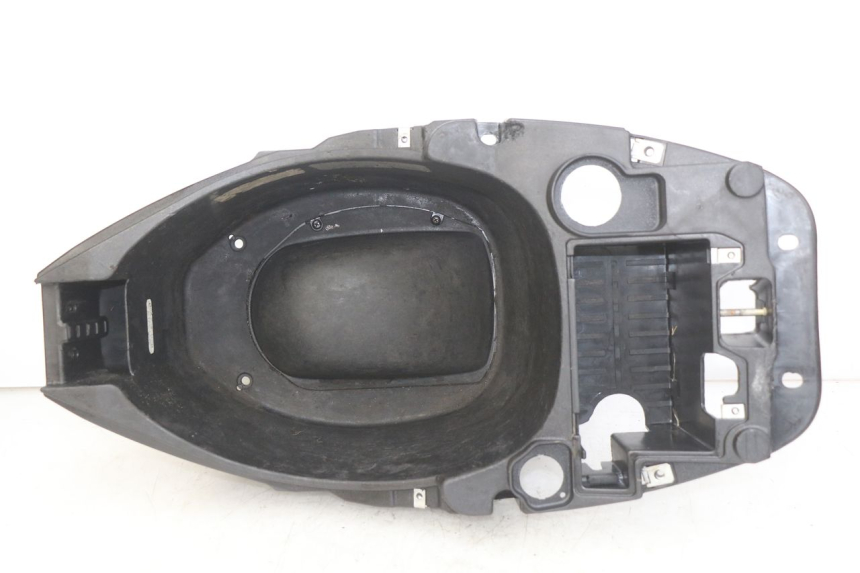 photo de KUFER POD SIEDZENIEM PIAGGIO ZIP 2T 50 (2009 - 2019) - Szczegół części