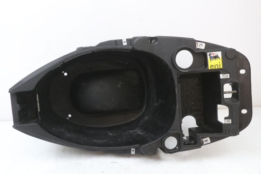 photo de KUFER POD SIEDZENIEM PIAGGIO ZIP 2T 50 (2009 - 2019) - Zoom stanu zużycia