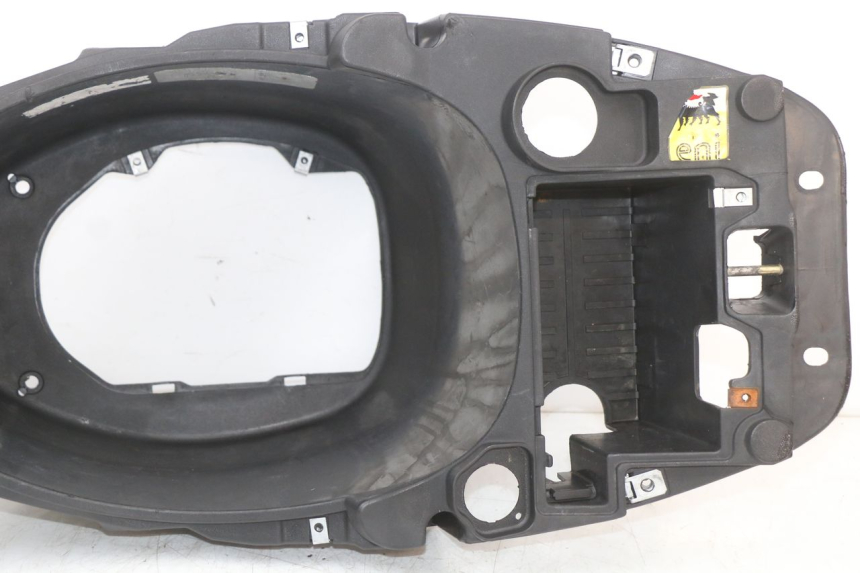 photo de KUFER POD SIEDZENIEM PIAGGIO ZIP 2T 50 (2009 - 2019) - Zoom stanu zużycia