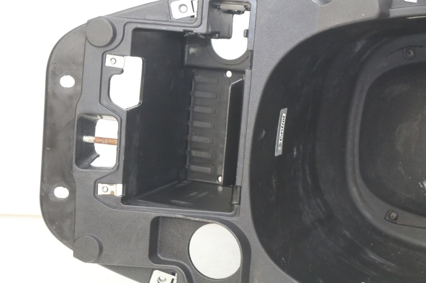 photo de KUFER POD SIEDZENIEM PIAGGIO ZIP 4T 50 (2018 - 2020) - Inny kąt widzenia