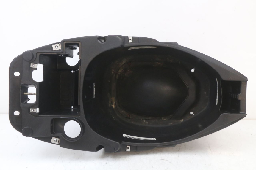 photo de KUFER POD SIEDZENIEM PIAGGIO ZIP 4T 50 (2018 - 2020) - Zoom stanu zużycia