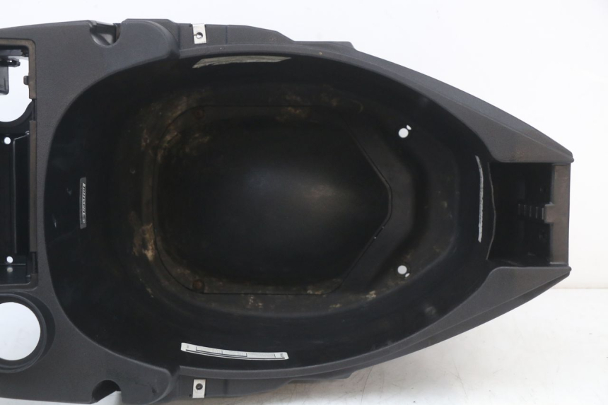 photo de KUFER POD SIEDZENIEM PIAGGIO ZIP 4T 50 (2018 - 2020) - Zbliżenie techniczne