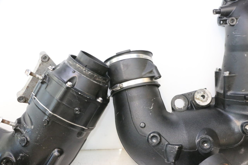 photo de KOLEKTOR YAMAHA WAVE RUNNER GP R 1200 (2000 - 2003) - Struktura - zbliżenie