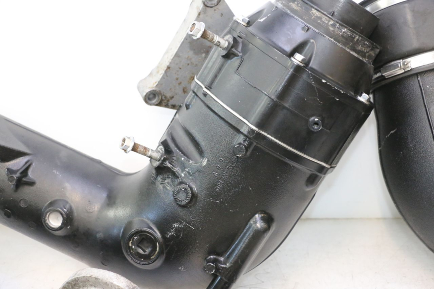 photo de KOLEKTOR YAMAHA WAVE RUNNER GP R 1200 (2000 - 2003) - Alternatywny kąt