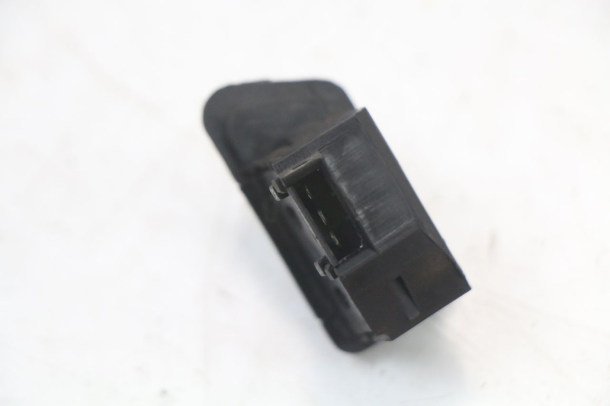 photo de PRZEŁĄCZNIK KIERUNKOWSKAZU SYM FIDDLE 3 III 50 (2014 - 2020) - Zbliżenie techniczne