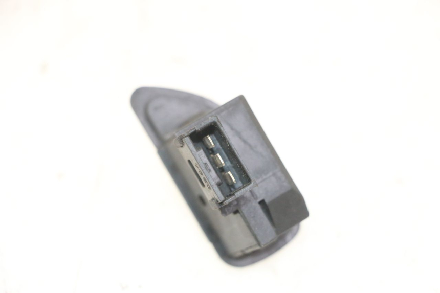 photo de PRZEŁĄCZNIK KIERUNKOWSKAZU PIAGGIO IE MP3 YOURBAN 300 (2011 - 2016) - Zoom stanu zużycia