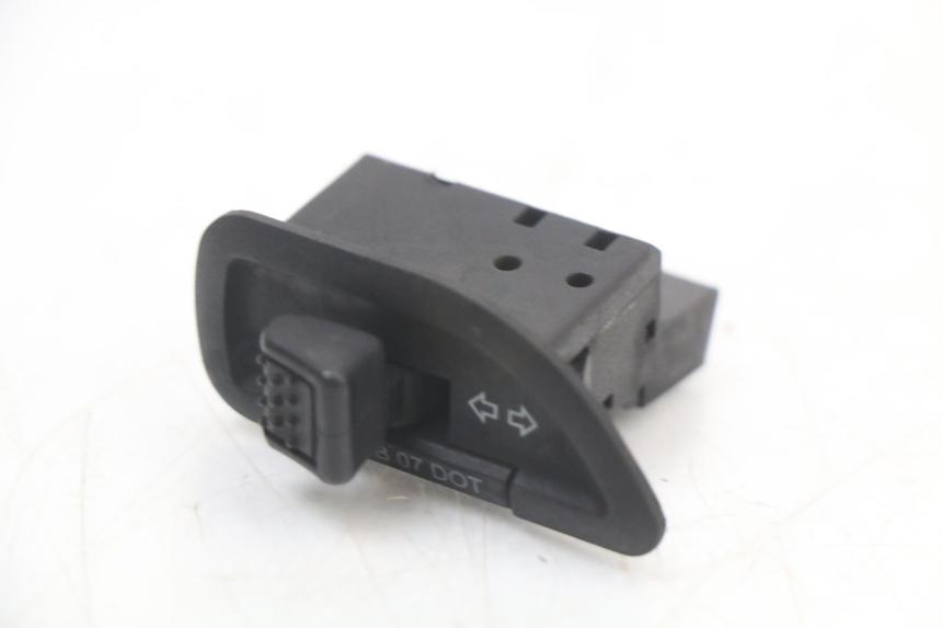 photo de PRZEŁĄCZNIK KIERUNKOWSKAZU PIAGGIO LIBERTY 4T 50 (2004 - 2008) - Szczegół części