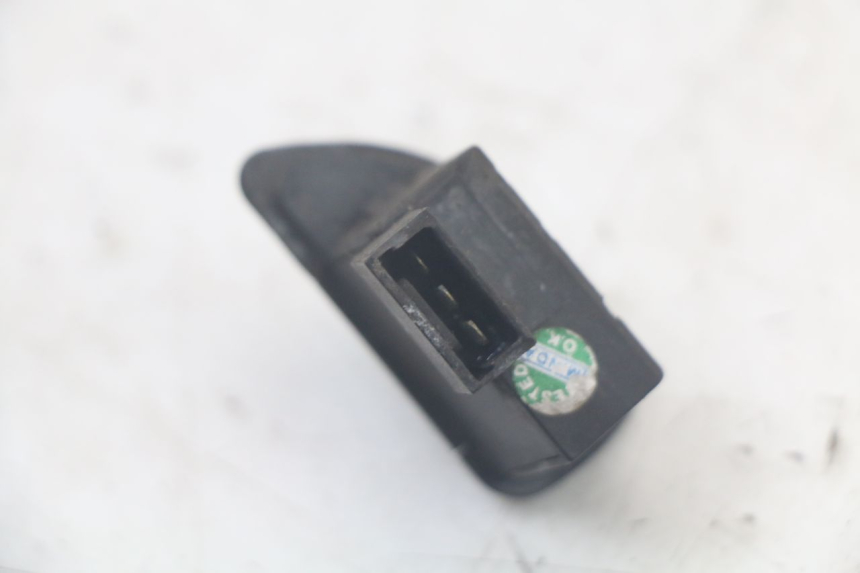 photo de PRZEŁĄCZNIK KIERUNKOWSKAZU PIAGGIO LIBERTY 125 (2009 - 2013) - Zbliżenie techniczne