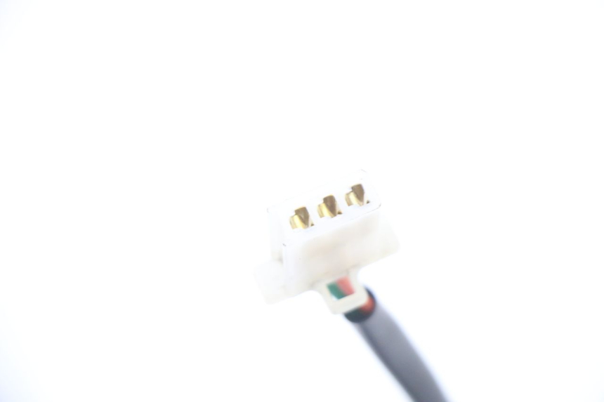 photo de PRZEŁĄCZNIK KIERUNKOWSKAZU MBK OVETTO ONE 2T 50 (2013 - 2017) - Zbliżenie techniczne