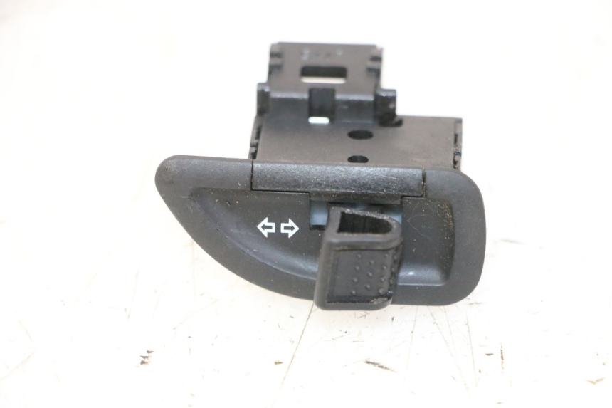 photo de PRZEŁĄCZNIK KIERUNKOWSKAZU PIAGGIO MP3 HPE 310 (2024 - 2025) - Widok główny