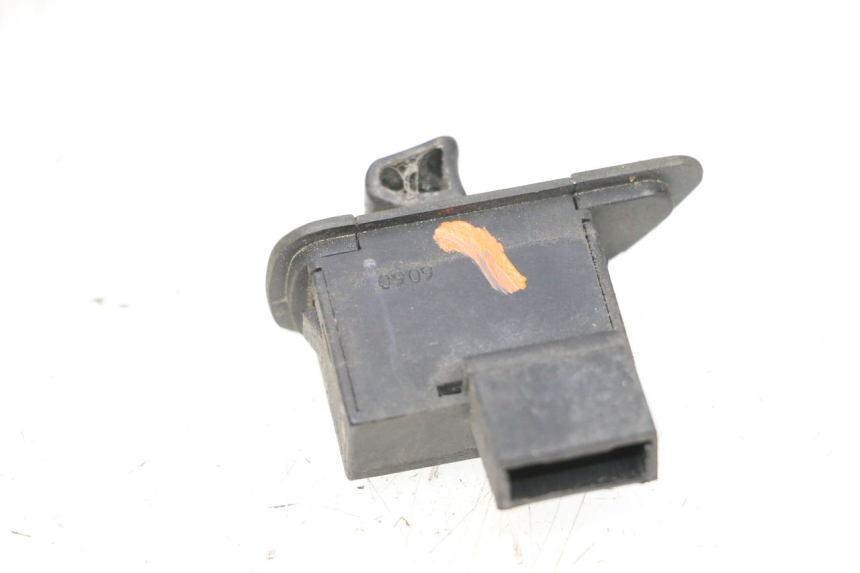 photo de PRZEŁĄCZNIK KIERUNKOWSKAZU PIAGGIO MP3 RL 250 (2006 - 2010) - Inny kąt widzenia