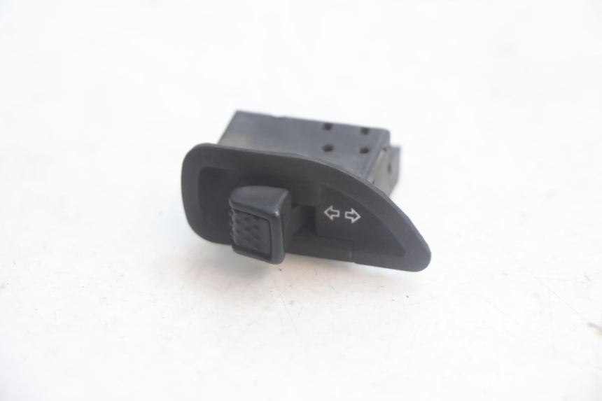 photo de PRZEŁĄCZNIK KIERUNKOWSKAZU PIAGGIO MP3 125 (2006 - 2014) - Widok główny