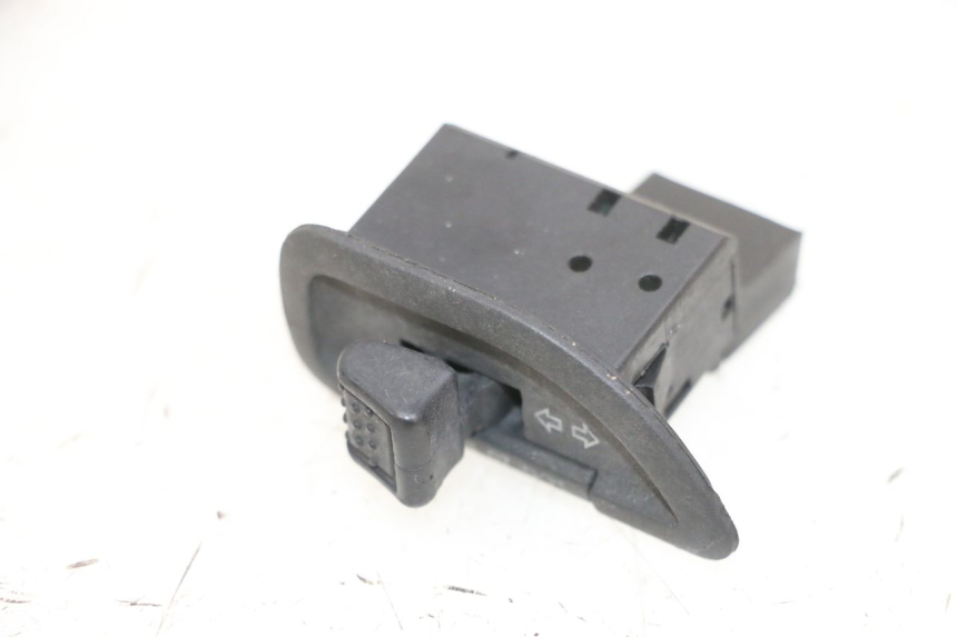 photo de PRZEŁĄCZNIK KIERUNKOWSKAZU PIAGGIO NEW TYPHOON 50 (2018 - 2021) - Inny kąt widzenia