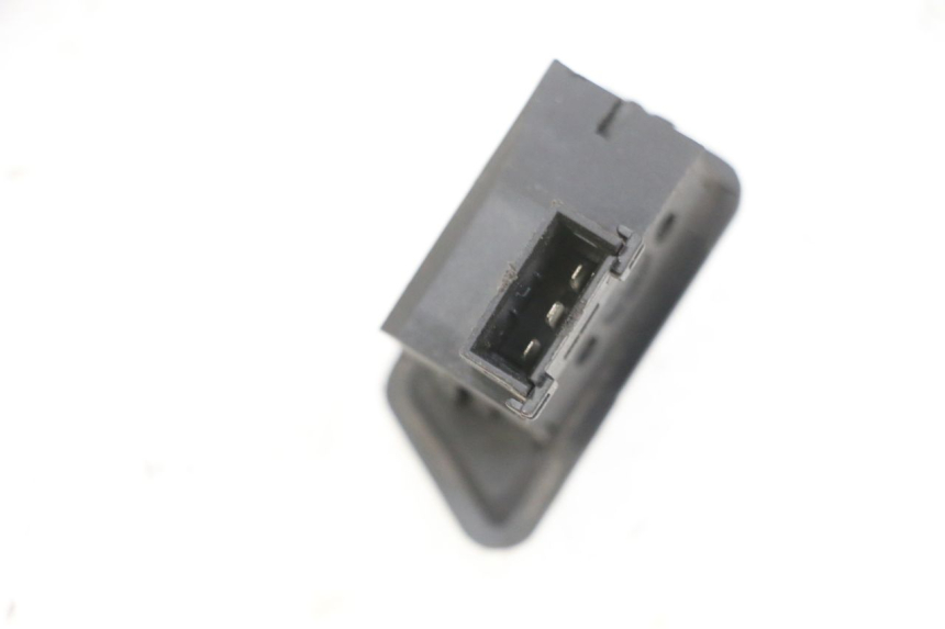 photo de PRZEŁĄCZNIK KIERUNKOWSKAZU JM MOTORS OLDIES GT 4T 50 (2018 - 2025) - Zoom stanu zużycia