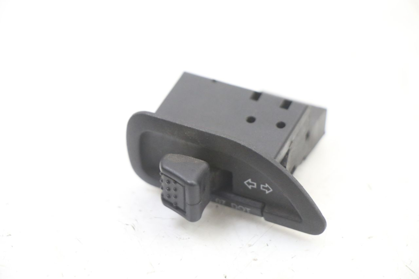 photo de PRZEŁĄCZNIK KIERUNKOWSKAZU PIAGGIO NRG POWER PUREJET 50 (2018 - 2021) - Zoom stanu zużycia