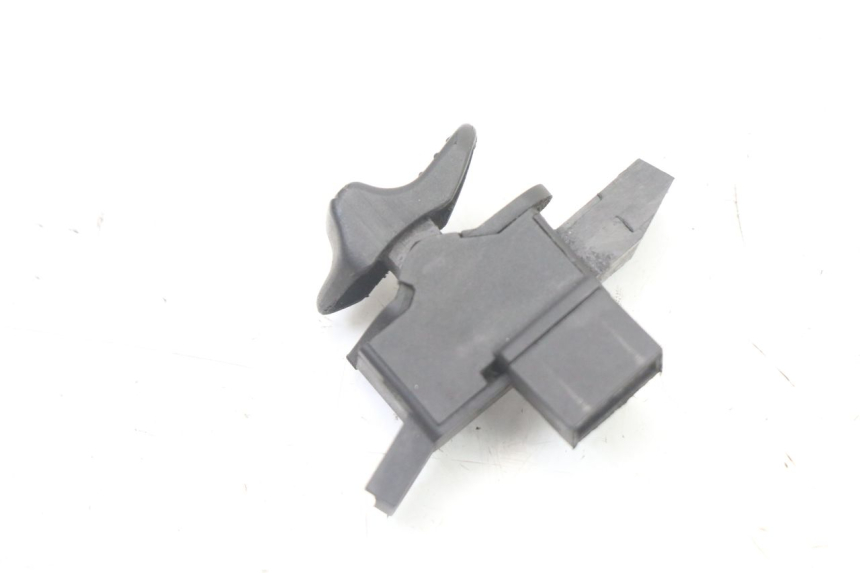 photo de PRZEŁĄCZNIK KIERUNKOWSKAZU PIAGGIO VESPA GRANTURISMO 125 (2003 - 2007) - Zoom stanu zużycia