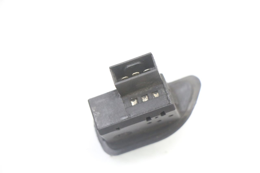 photo de PRZEŁĄCZNIK KIERUNKOWSKAZU PIAGGIO ZIP 2T 50 (2009 - 2019) - Inny kąt widzenia