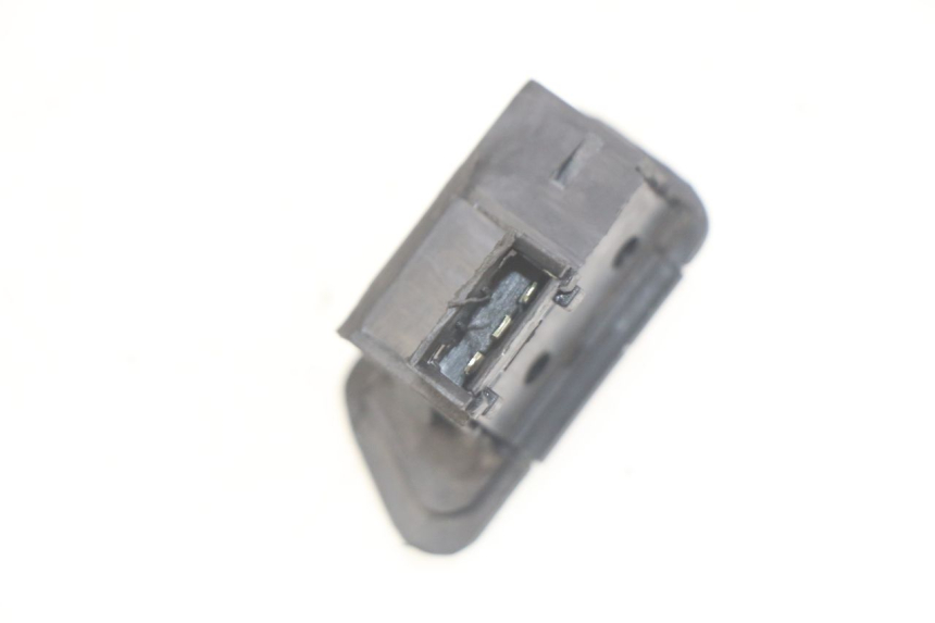 photo de PRZEŁĄCZNIK KIERUNKOWSKAZU PEUGEOT TWEET 125 (2018 - 2021) - Zoom stanu zużycia